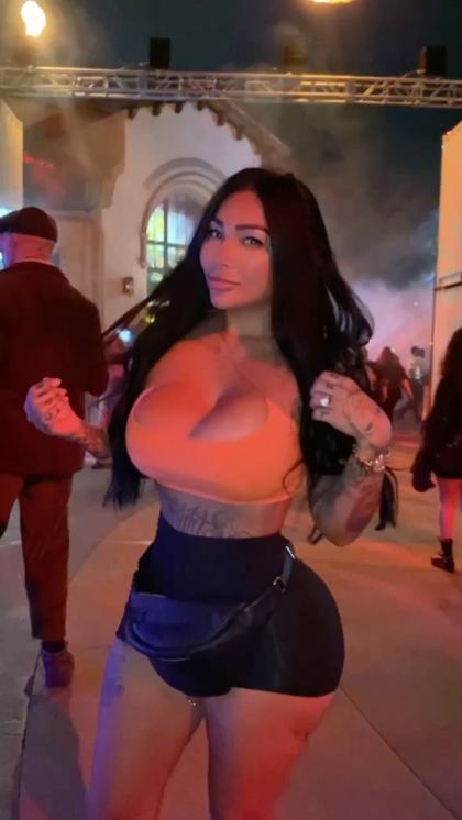 Brittanya Razavi photo 11537