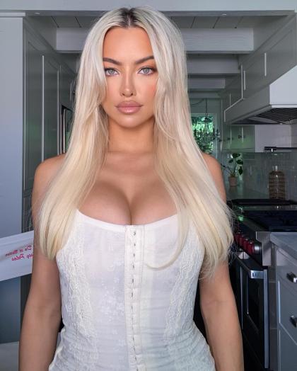 Lindsey Pelas photo 175384