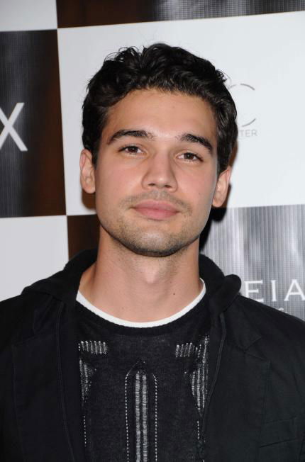 Steven Strait #182429