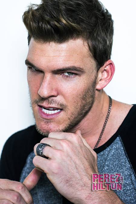 Alan Ritchson #184260