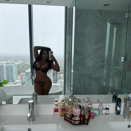 Melanie Rivers photo 199621