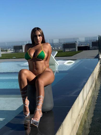 Melanie Rivers photo 199623