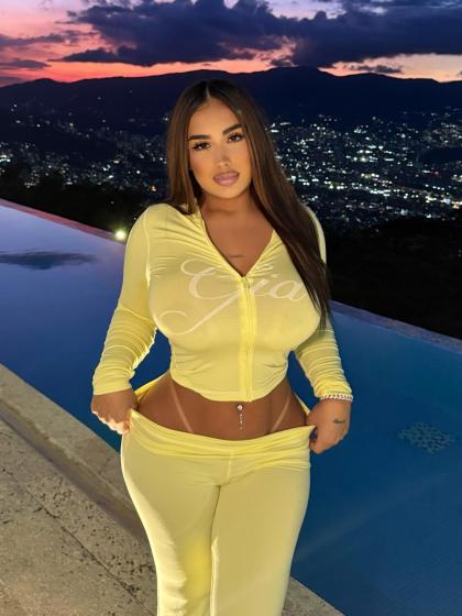 Melanie Rivers photo 199648