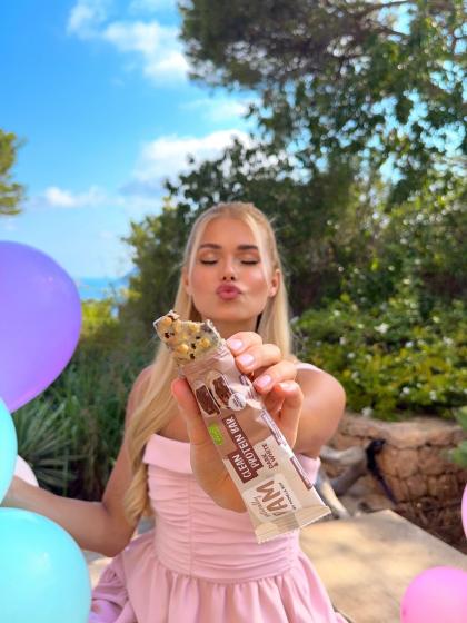 Pamela Reif photo 199742