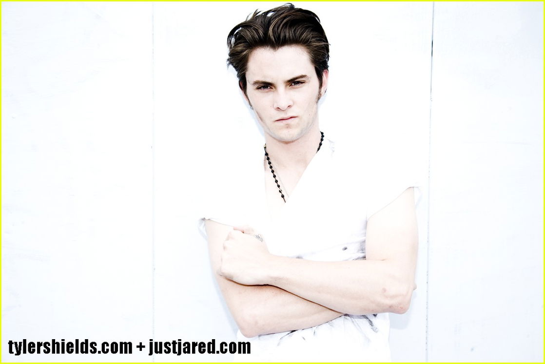 Shiloh Fernandez #202998