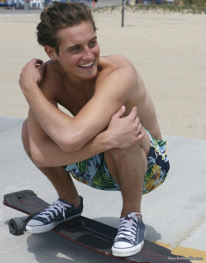 Nico Tortorella #210400