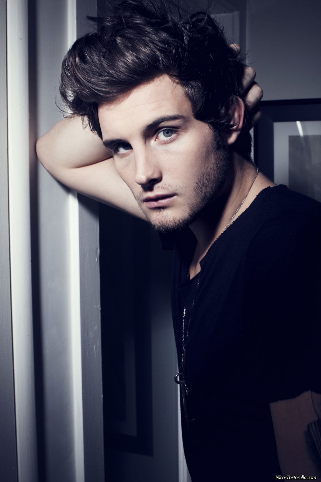 Nico Tortorella #210408