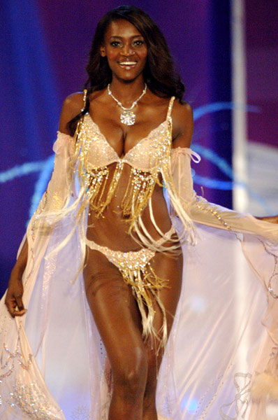 Oluchi Onweagba #210906