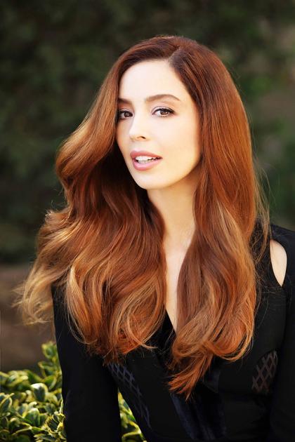 Azra Akin photo 214202