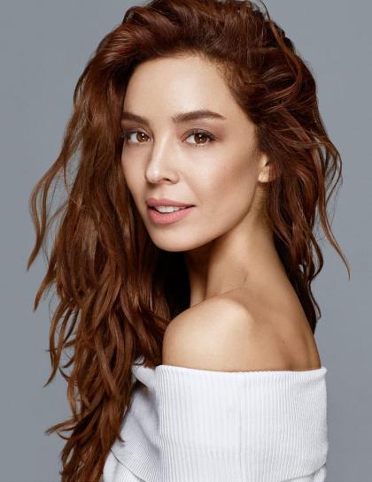 Azra Akin photo 214205