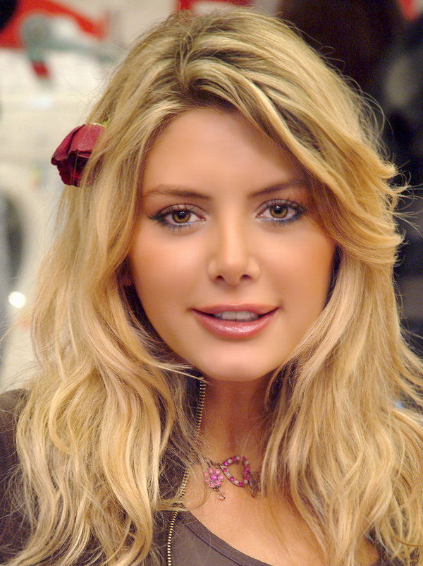 Aysun Kayaci #219237