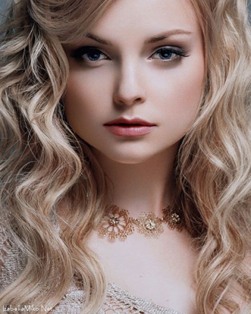 Izabella Miko #220038