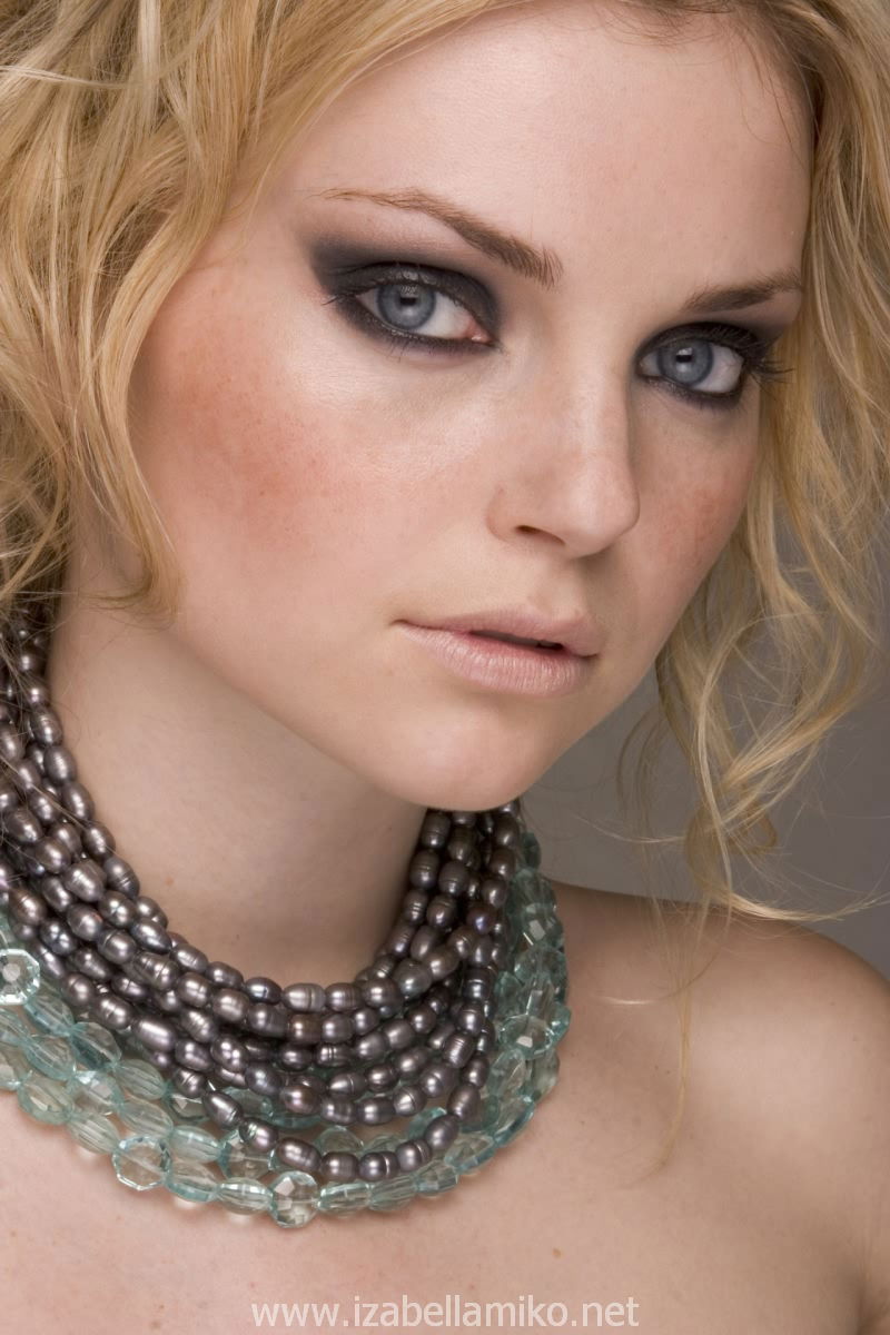 Izabella Miko #220045