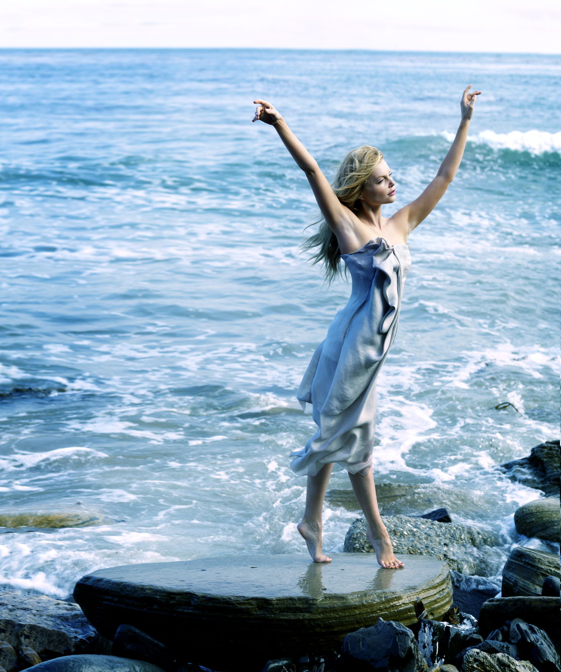 Izabella Miko #220063