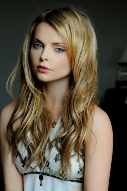 Izabella Miko