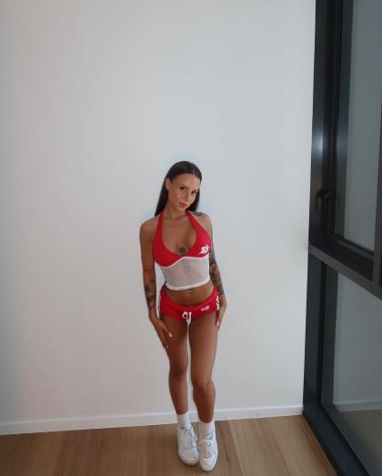 Ally Rhodes photo 220902