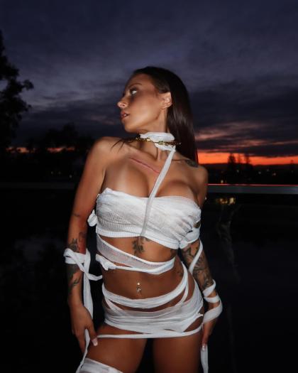 Ally Rhodes photo 220956