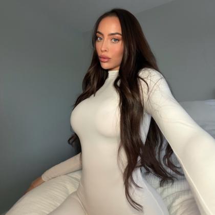 Cora Maay photo 221006