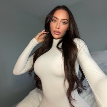 Cora Maay photo 221007