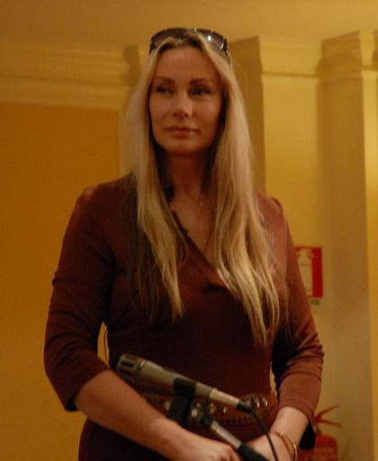 Virginia Hey