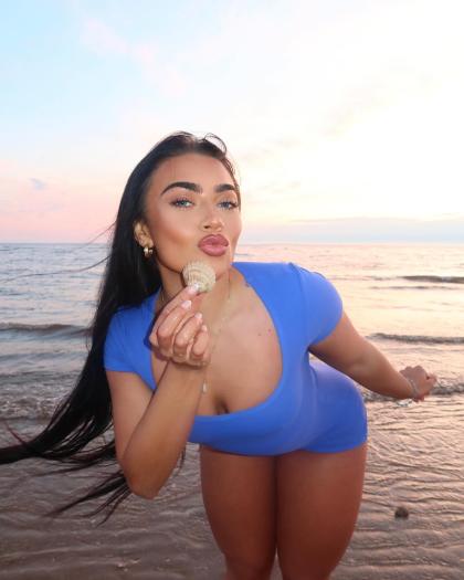 Kate Isobel photo 17383