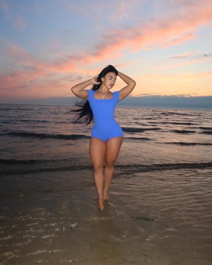 Kate Isobel photo 17385