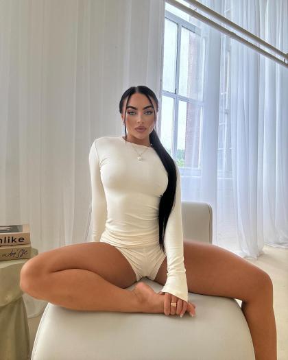 Kate Isobel photo 17458