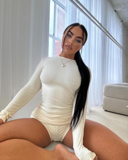 Kate Isobel photo 17459