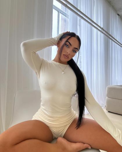 Kate Isobel photo 17461