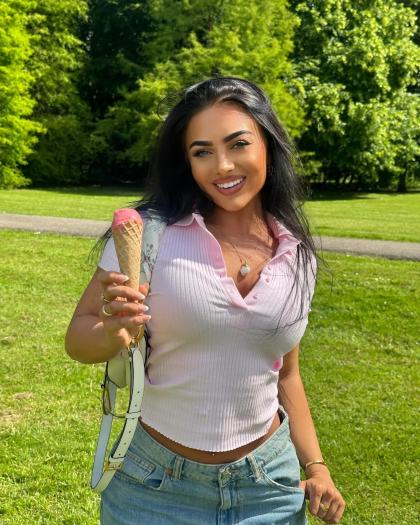 Kate Isobel photo 17498