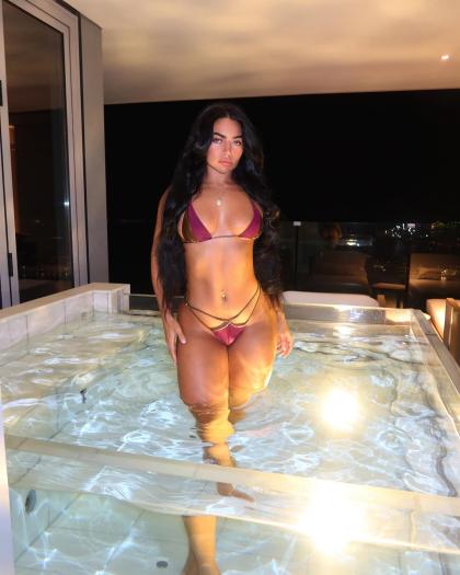 Kate Isobel photo 17556