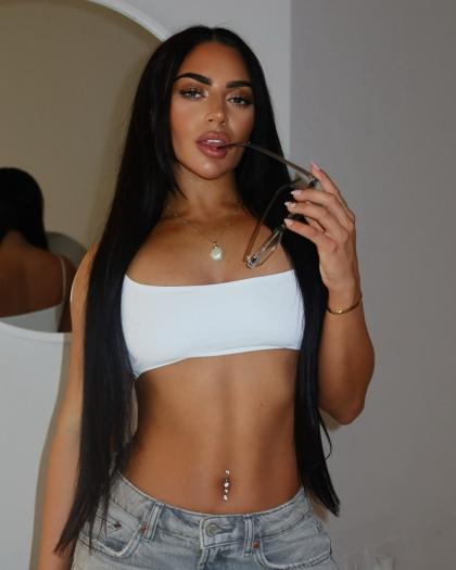 Kate Isobel photo 17578