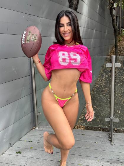 Llena The Plug photo 228372