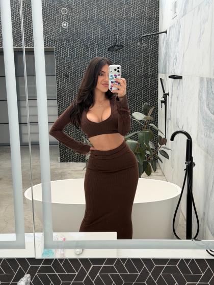 Llena The Plug photo 228386