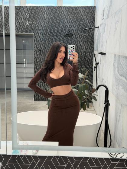 Llena The Plug photo 228387