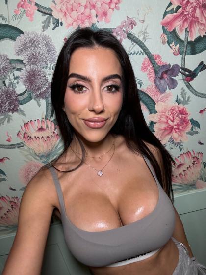 Llena The Plug photo 228397