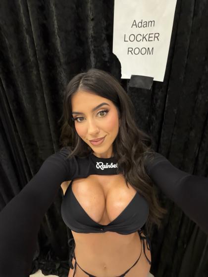 Llena The Plug photo 228403