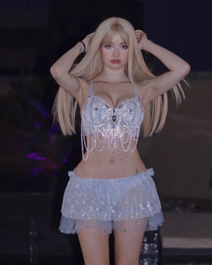 Lauren Burch photo 230112