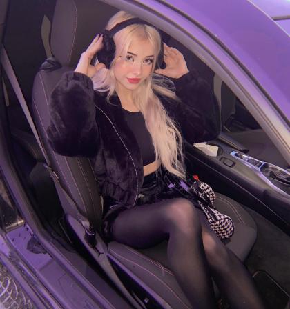 Lauren Burch photo 230212