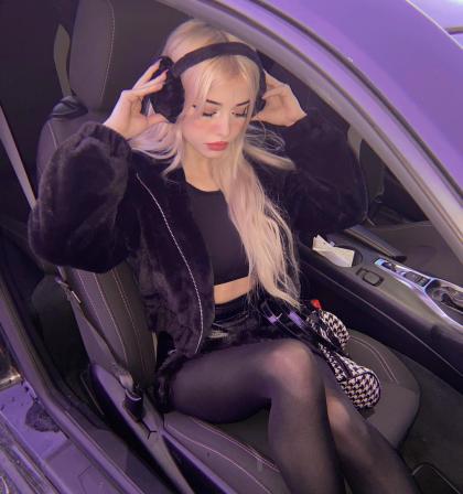 Lauren Burch photo 230214