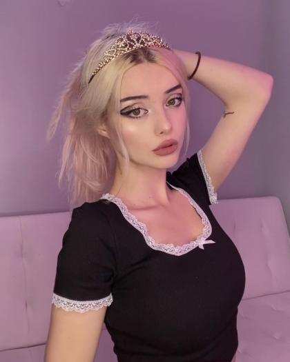 Lauren Burch photo 230215