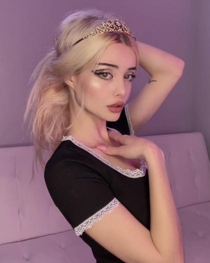 Lauren Burch photo 230216