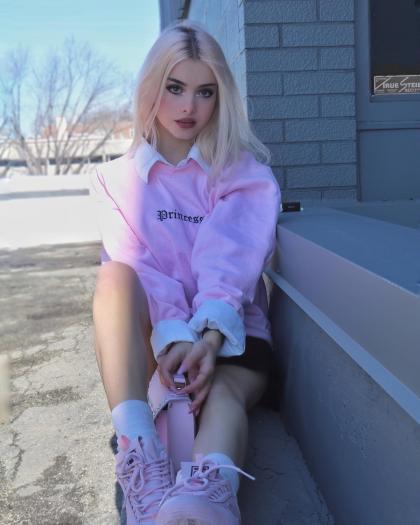 Lauren Burch photo 230375