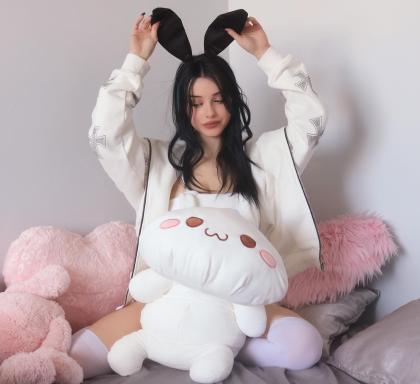 Lauren Burch photo 230410