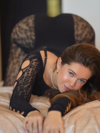 Rose Hart photo 205472