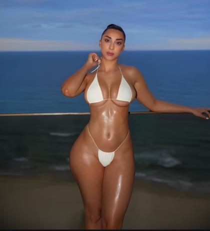 Liana Elliot photo 237229