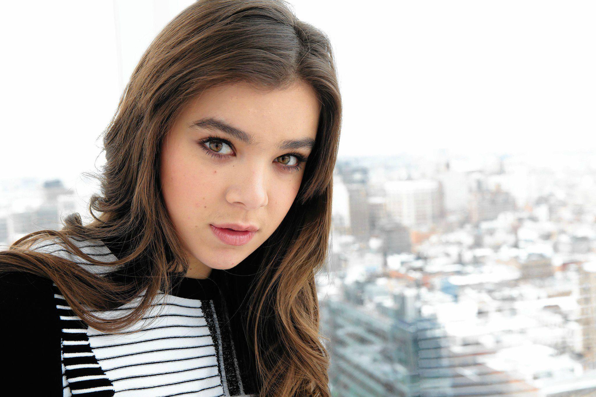 Hailee Steinfeld #239193