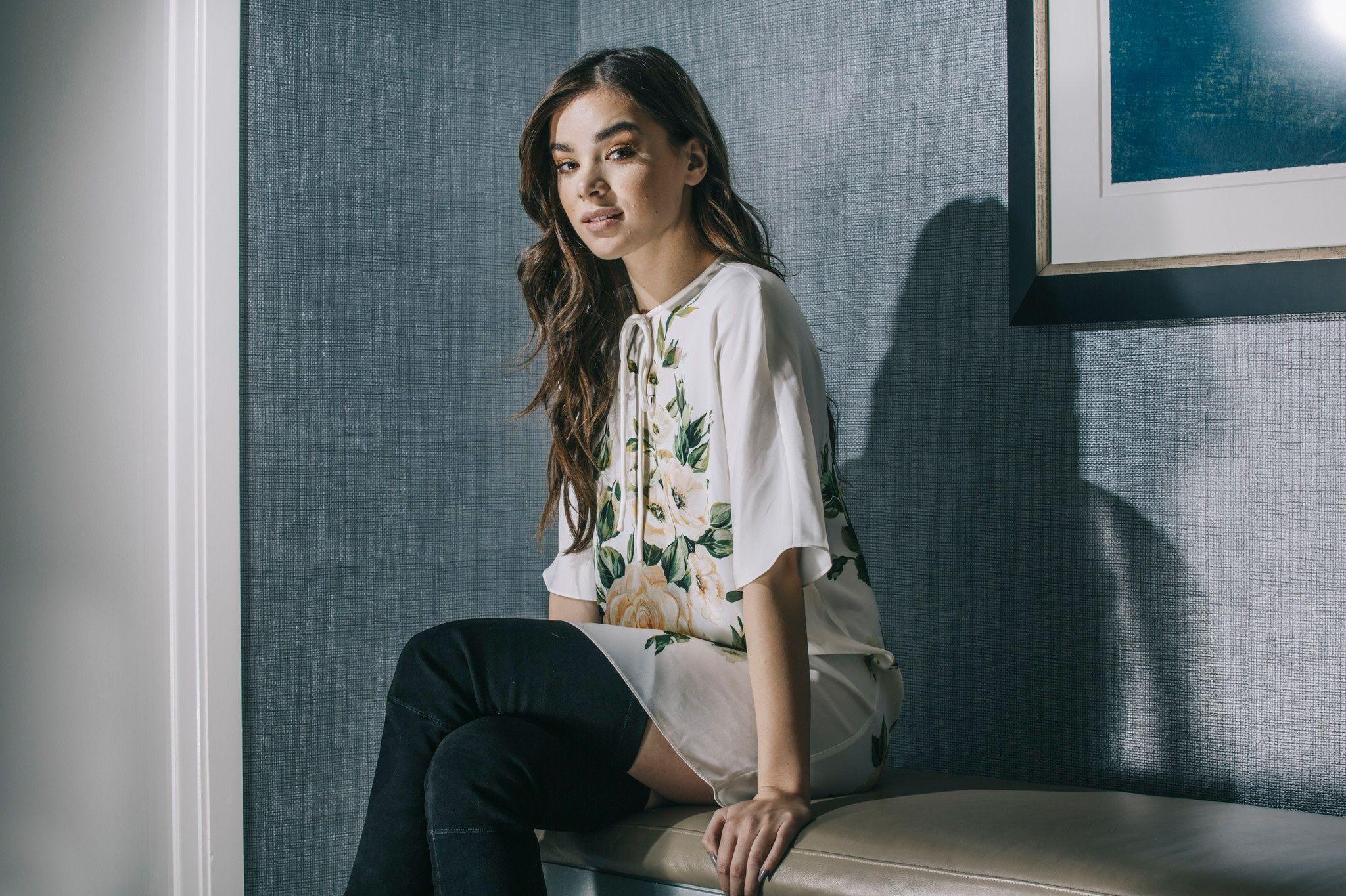 Hailee Steinfeld #239198