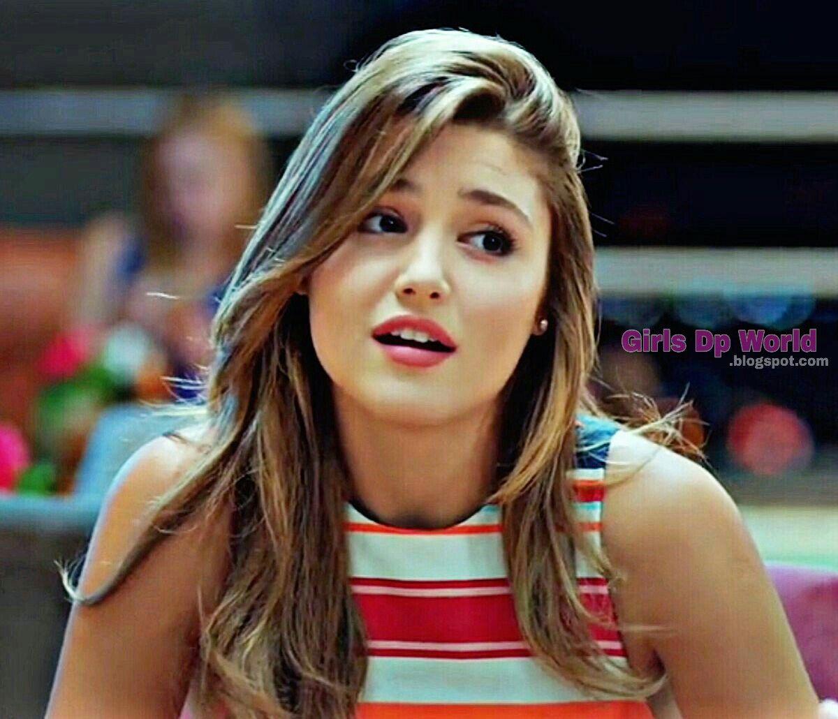 Hande Erçel #239220