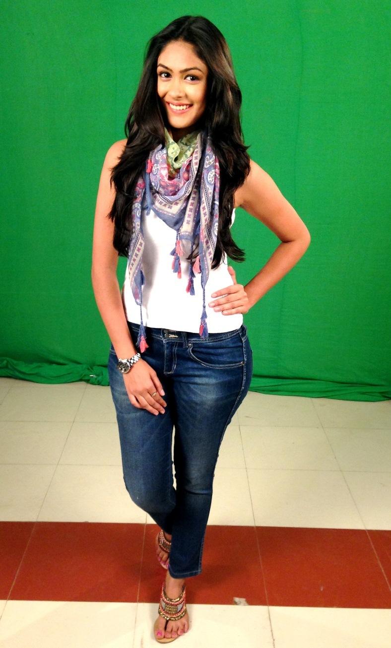 Mrunal Thakur #239919